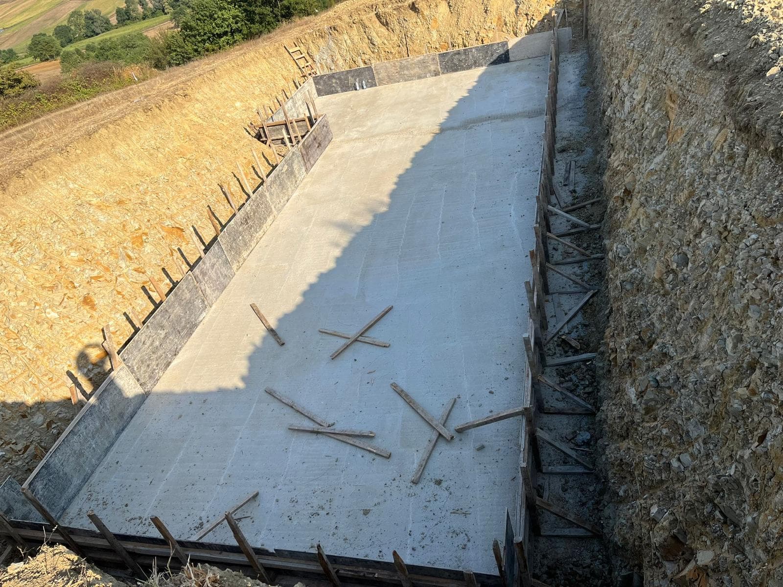 Döküm öncesi donatılı temel hazırlığı